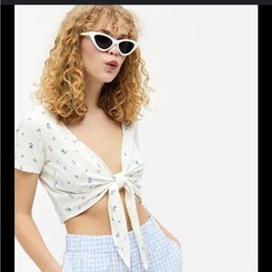 American Eagle Outfitters White and Blue Tie Front Cropped Blouse